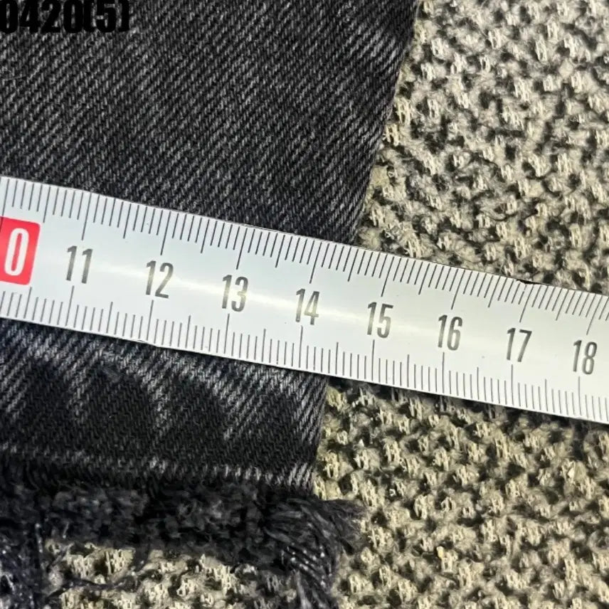 [BUNJANG] Abercrombie Black Denim Jeans with Damage Cutting - Size 27 / 아베크롬비 블랙 데님 청바지 데미지컷팅27 0420