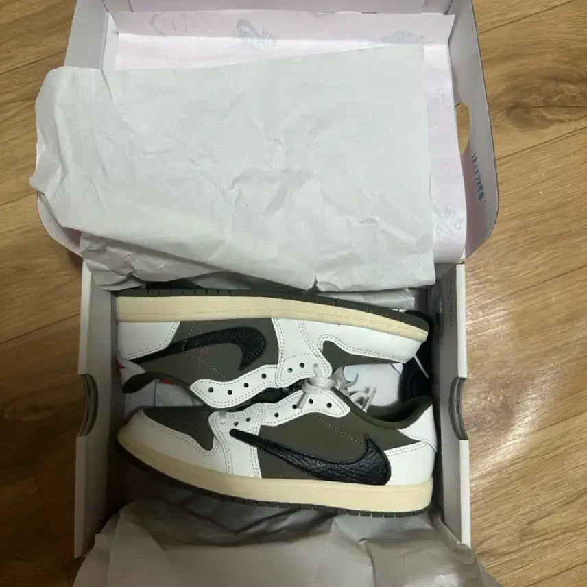 [BUNJANG] Nike Travis Scott Low Reverse Olive (PS) Sneakers / 조던 트레비스 스캇 로우 리버스올리브 220 (ps)