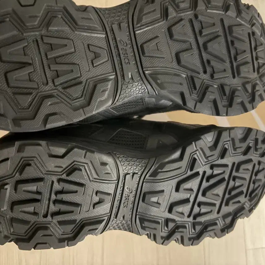 [BUNJANG] Asics Jog 100 T Black Extra Wide Sneakers / [275]아식스 조그 100 T 블랙 - 4E 엑스트라 와이드
