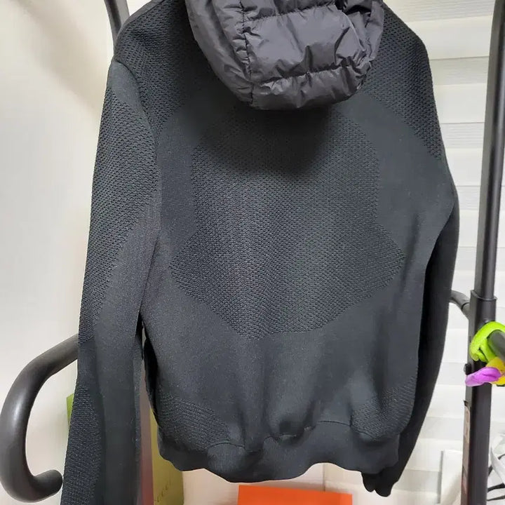 [SOLD OUT] 24SS 몽클레어 트리콧 후드 니트패딩 m