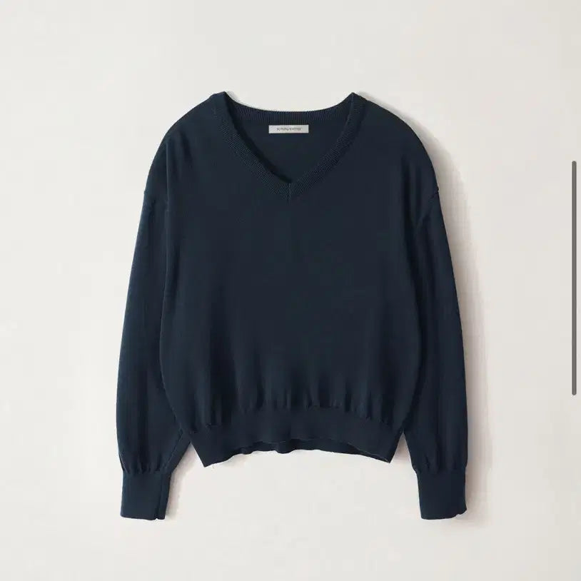 [BUNJANG] Nothing Written Pipley V-neck Pullover Navy / 낫띵리튼 Pipley v-neck pullover navy