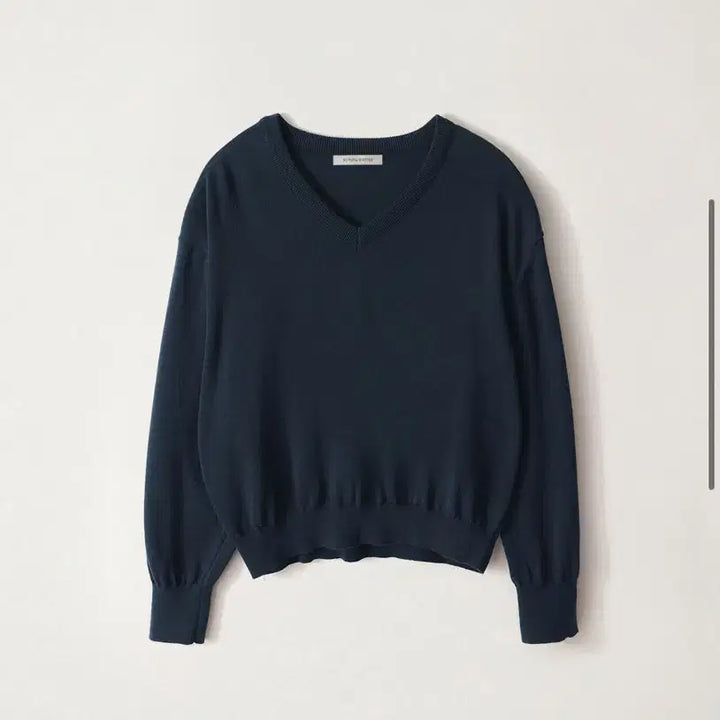 [BUNJANG] Nothing Written Pipley V-neck Pullover Navy / 낫띵리튼 Pipley v-neck pullover navy