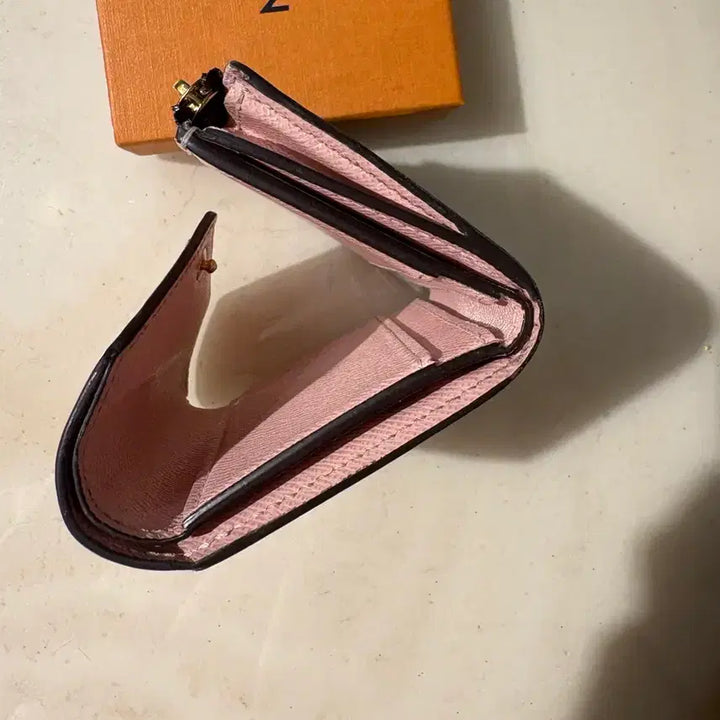 [SOLD OUT] 루이비통 조에월릿 정품