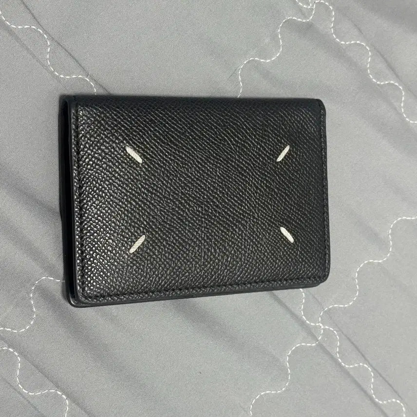 [SOLD OUT] 메종 마르지엘라 레더 바이폴드 카드 홀더 블랙