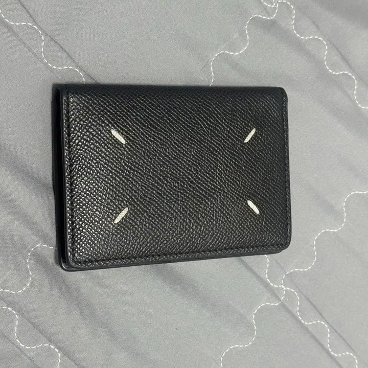 [SOLD OUT] 메종 마르지엘라 레더 바이폴드 카드 홀더 블랙