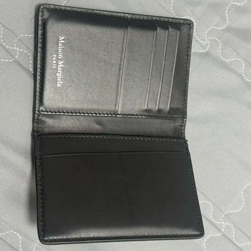 [SOLD OUT] 메종 마르지엘라 레더 바이폴드 카드 홀더 블랙
