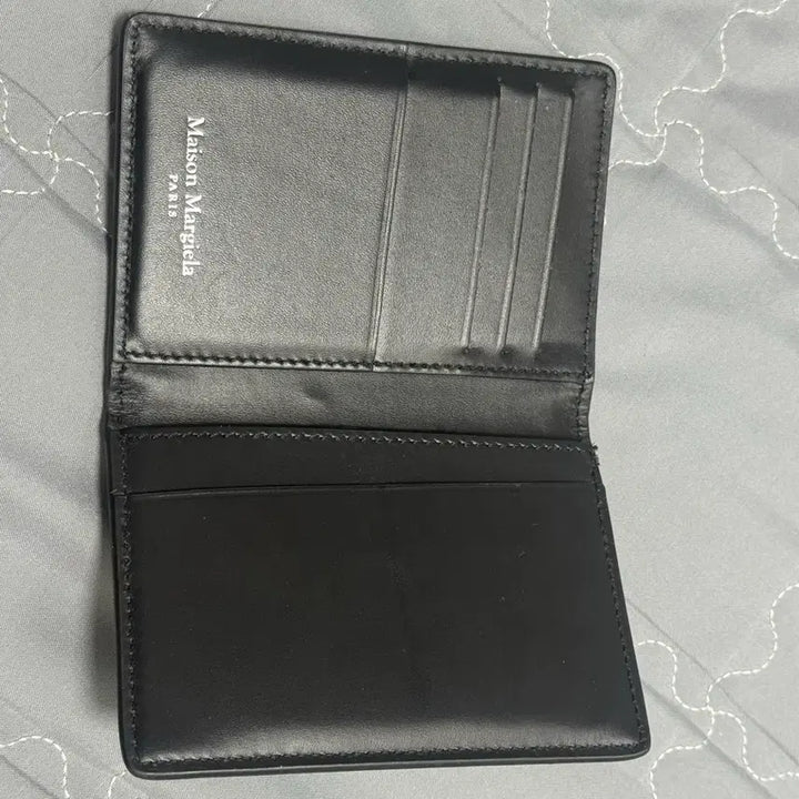 [SOLD OUT] 메종 마르지엘라 레더 바이폴드 카드 홀더 블랙