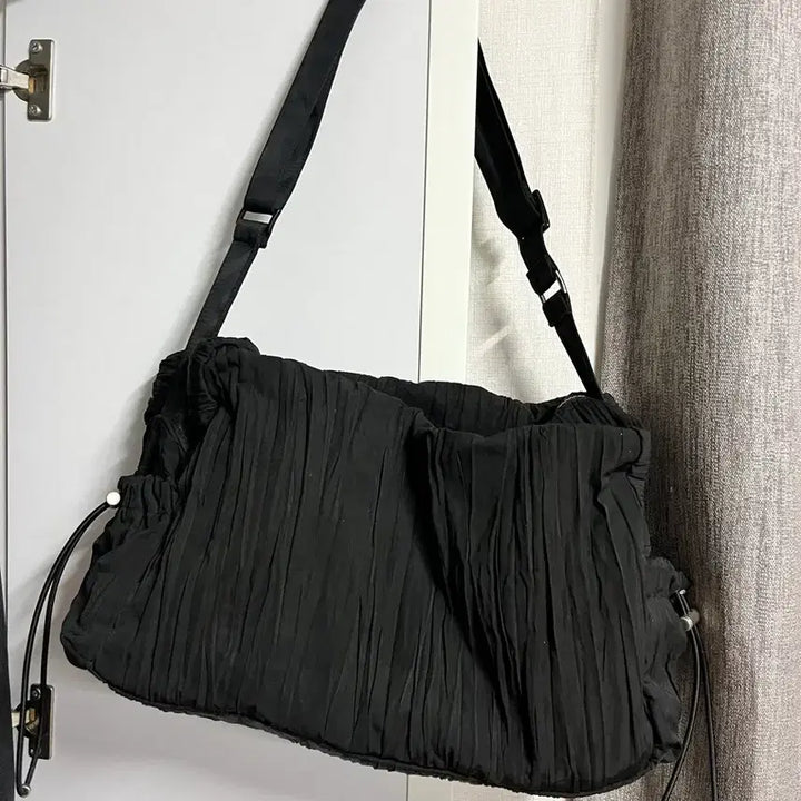 [BUNJANG] Haaarchive Pleated Crossbody Bag / 하아카이브 플리츠 크로스백