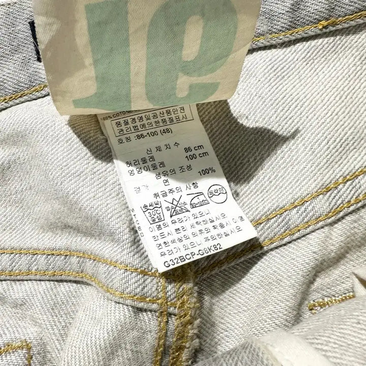 [SOLD OUT] [32-33,매장판] 돌체 앤 가바나 메탈 플레이트 디스트레스드 데님팬츠