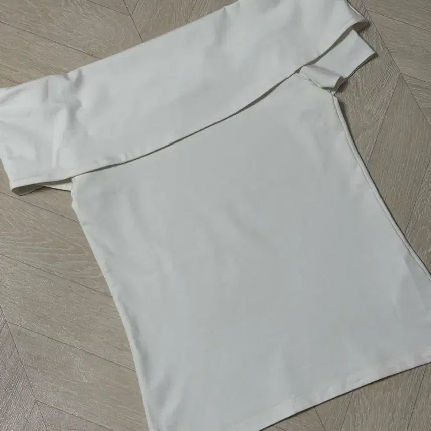 [SOLD OUT] COS 오프숄더 탑 반팔티 M