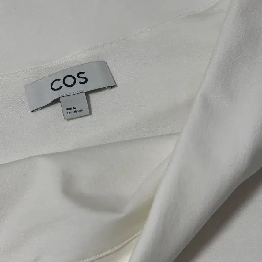 [SOLD OUT] COS 오프숄더 탑 반팔티 M