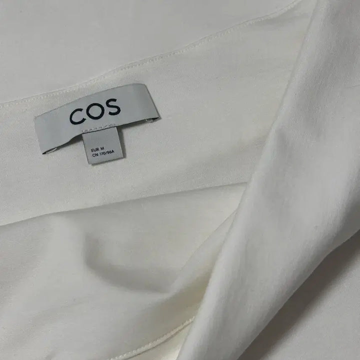 [SOLD OUT] COS 오프숄더 탑 반팔티 M