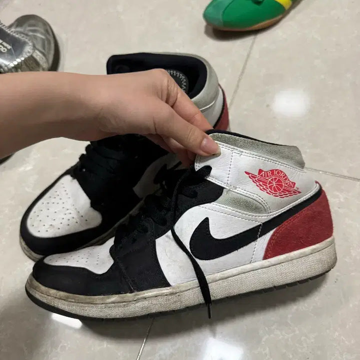 [BUNJANG] Nike Air Jordan 1 Black/White Mid Basketball Shoes / 나이키 에어조던1 블랙/화이트 미드