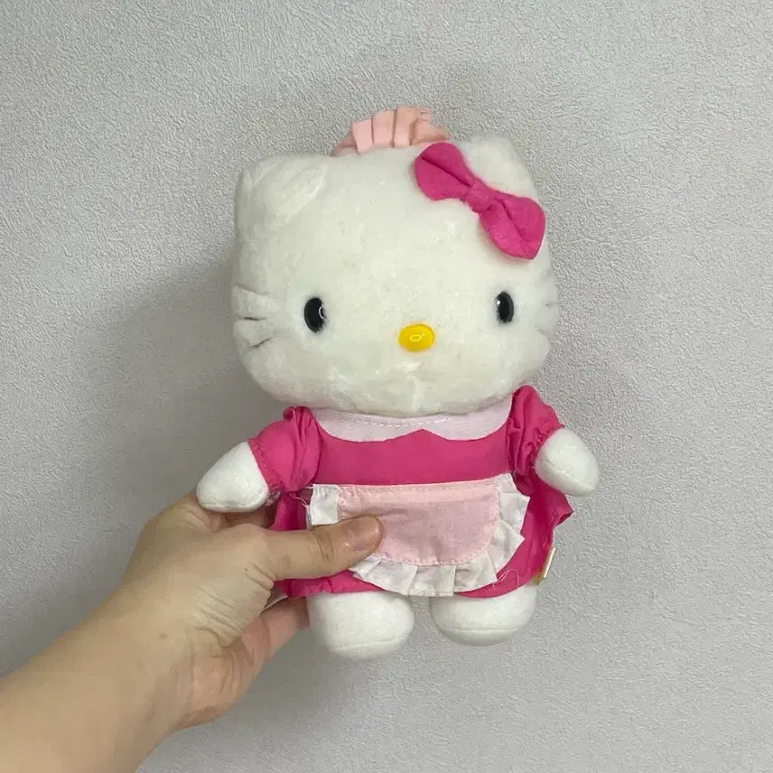 [BUNJANG] Hello Kitty Waitress Maid Outfit Vintage Doll / 헬로키티 메이드복 웨이트리스 고전 키티인형 빈티지