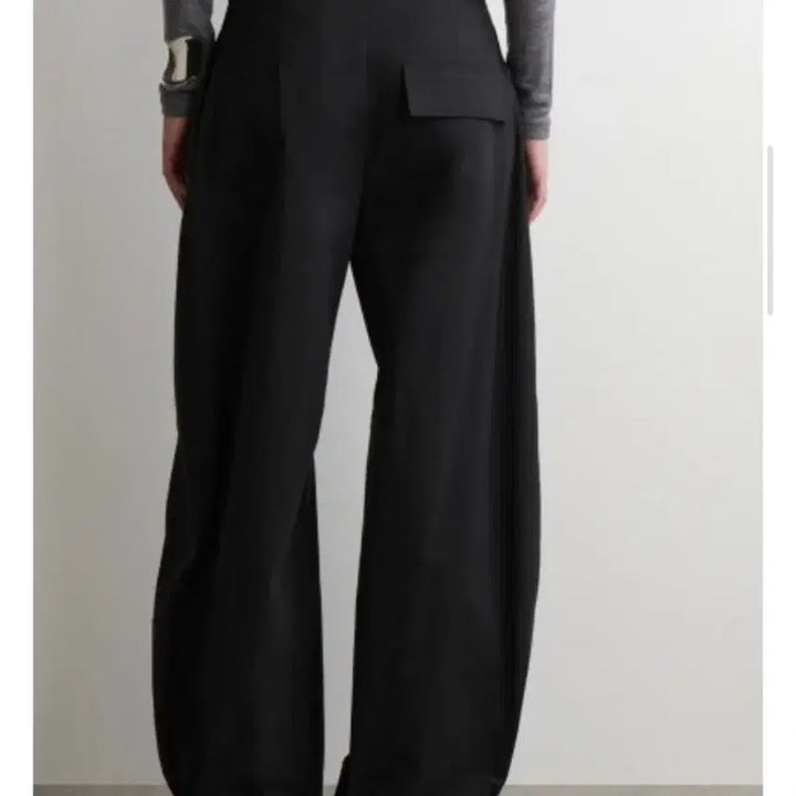 [BUNJANG] COS Utility Barrel Leg Trousers - Black / cos 코스 유틸리티 배럴레그 트라우저34 블랙