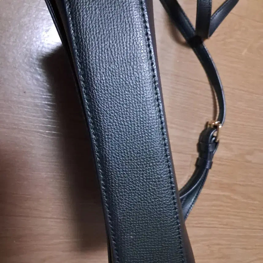 [BUNJANG] J.ESTINA Black Leather Mini Crossbody Bag / 제이에스티나 블랙 가죽 크로스백 미니백