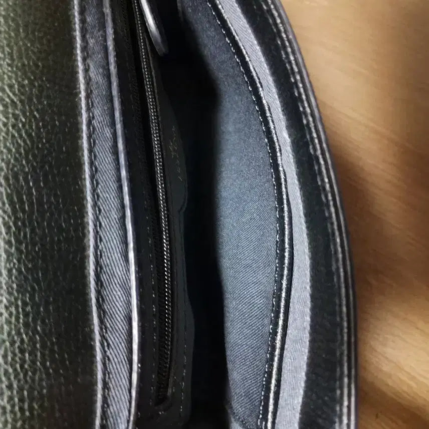 [BUNJANG] J.ESTINA Black Leather Mini Crossbody Bag / 제이에스티나 블랙 가죽 크로스백 미니백