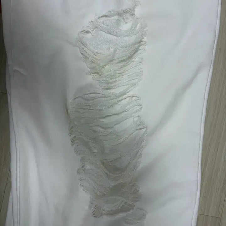 [BUNJANG] Faderment Scratch Damage Sweat Pants (Ivory) / 페이더먼트 스크래치 데미지 스웨트 팬츠(Ivory)