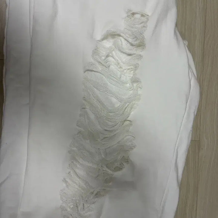 [BUNJANG] Faderment Scratch Damage Sweat Pants (Ivory) / 페이더먼트 스크래치 데미지 스웨트 팬츠(Ivory)