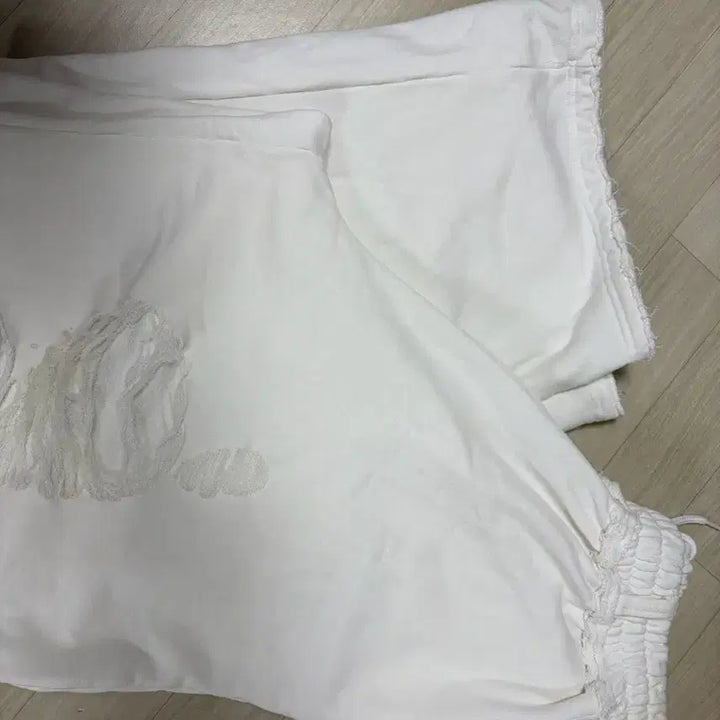[BUNJANG] Faderment Scratch Damage Sweat Pants (Ivory) / 페이더먼트 스크래치 데미지 스웨트 팬츠(Ivory)