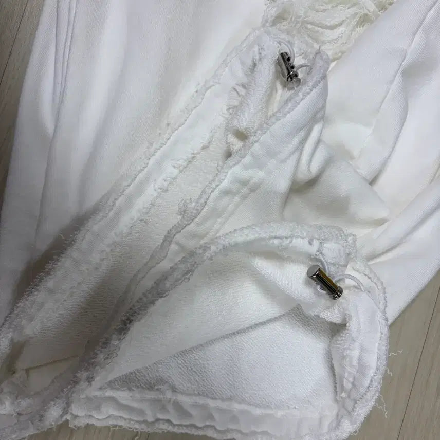 [BUNJANG] Faderment Scratch Damage Sweat Pants (Ivory) / 페이더먼트 스크래치 데미지 스웨트 팬츠(Ivory)