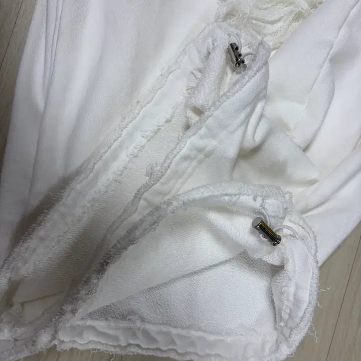 [BUNJANG] Faderment Scratch Damage Sweat Pants (Ivory) / 페이더먼트 스크래치 데미지 스웨트 팬츠(Ivory)