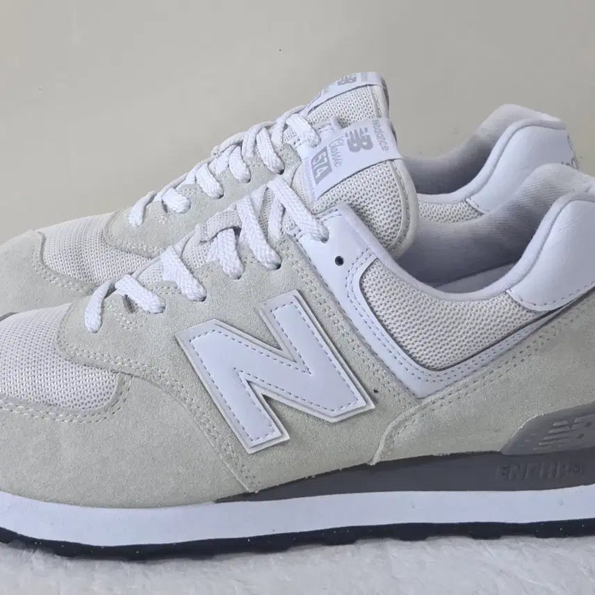 [BUNJANG] New Balance 574 "Green Leaf Classic" Ivory Sneakers / [285] 뉴발란스 574 그린리프 클래식 아이보리