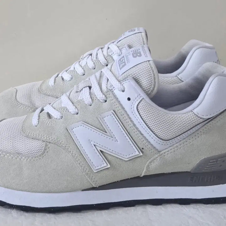[BUNJANG] New Balance 574 "Green Leaf Classic" Ivory Sneakers / [285] 뉴발란스 574 그린리프 클래식 아이보리
