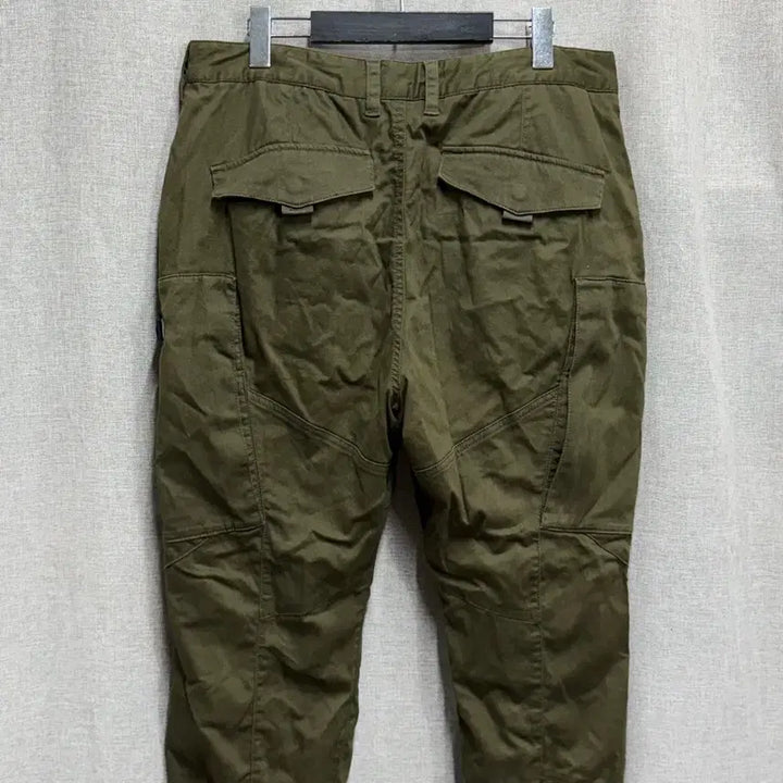 [SOLD OUT] [34] 내셔널지오그래픽 카고 조거팬츠 카키 바지