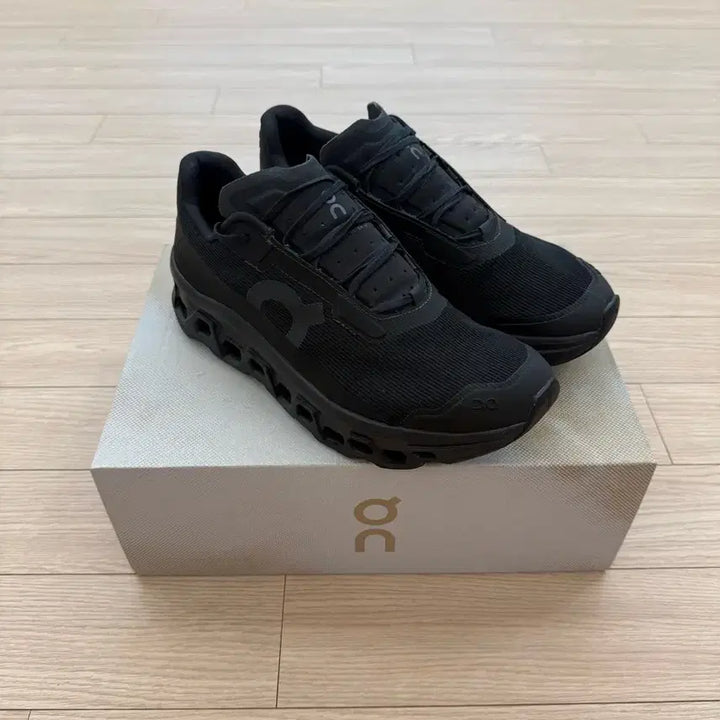 [BUNJANG] On Running Cloudmonster Void Black Sneakers / [44] 온 러닝 클라우드몬스터 보이드 블랙 (크림 구매)