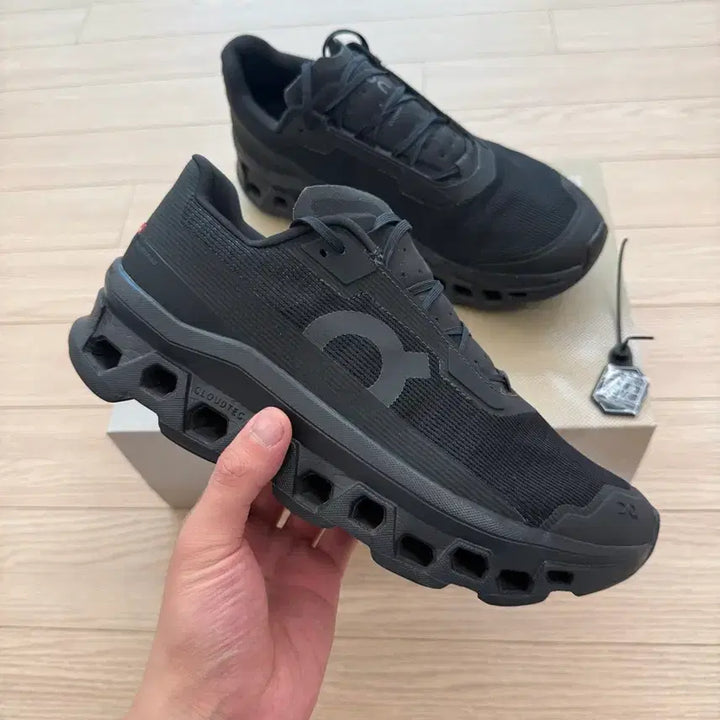 [BUNJANG] On Running Cloudmonster Void Black Sneakers / [44] 온 러닝 클라우드몬스터 보이드 블랙 (크림 구매)