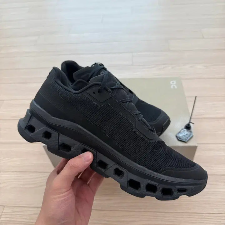 [BUNJANG] On Running Cloudmonster Void Black Sneakers / [44] 온 러닝 클라우드몬스터 보이드 블랙 (크림 구매)