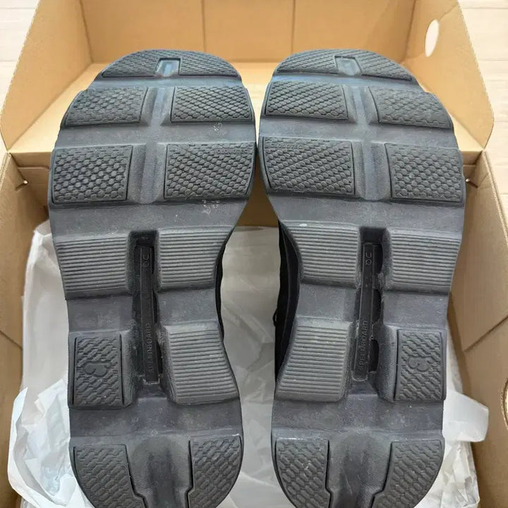 [BUNJANG] On Running Cloudmonster Void Black Sneakers / [44] 온 러닝 클라우드몬스터 보이드 블랙 (크림 구매)