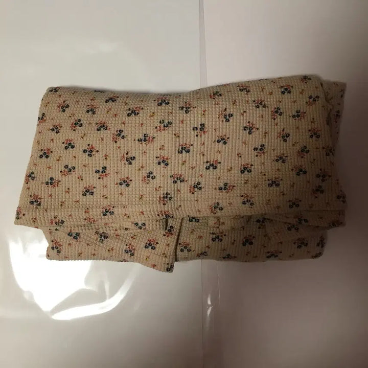[BUNJANG] Haluminium Front Hole Cardigan Flower / 할로미늄 프론트 홀 가디건 플라워