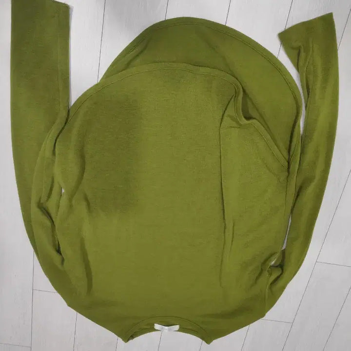 [SOLD OUT] 올리브색 긴팔 티셔츠