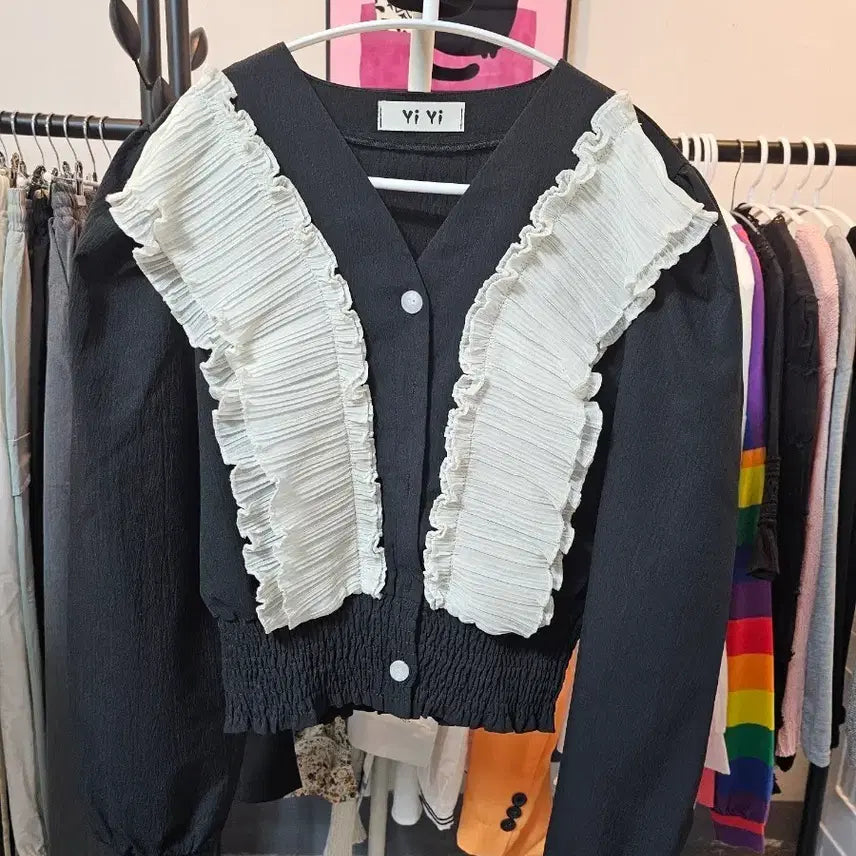 [BUNJANG] YiYi Black Frill Blouse / YiYi 블랙 프릴 블라우스