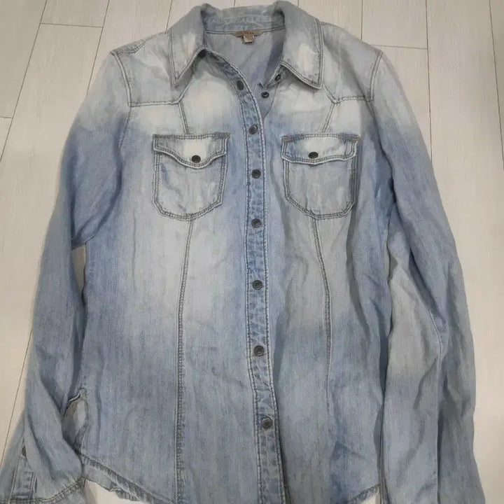 [BUNJANG] GUESS Washed Denim Shirt / GUESS 워싱 데님 셔츠s