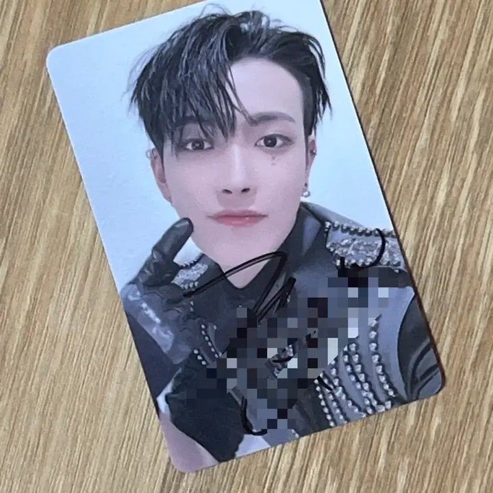 [BUNJANG] ATEEZ Hongjoong Makestar Hellazine Lucky Draw Autographed Photocard / 에이티즈 홍중 메이크스타 할라지아 럭드 럭키드로우 친필 싸인 포카 양도