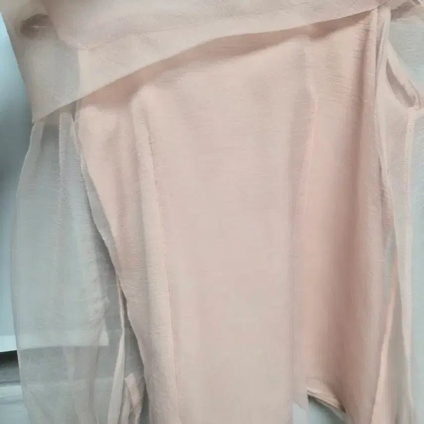 [BUNJANG] Labelle Blanc Off-Shoulder Blouse / 라벨르블랑 오프숄더 블라우스