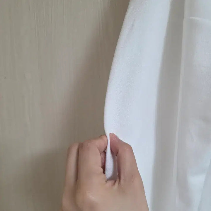 [BUNJANG] Basic Ivory Lace Pointed Oversized Sweatshirt / 트임 레이스 포인트 맨투맨