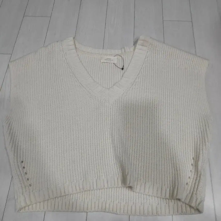 [BUNJANG] V-Neck Knit Vest Ivory / 브이넥 니트 베스트 아이보리