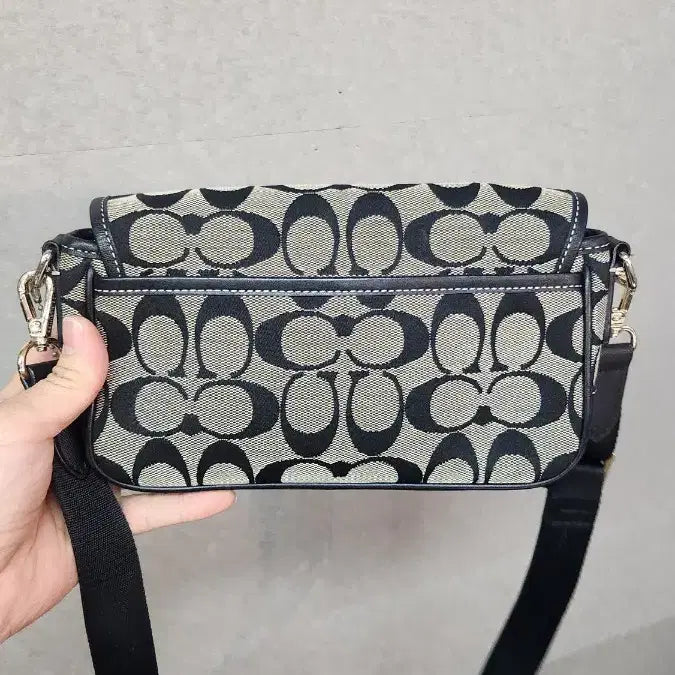[SOLD OUT] 코치 시그니처 블랙 숄더백