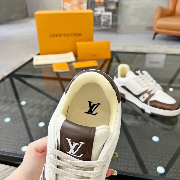 [BUNJANG] 갈색 LV 스니커즈 롯데에서 구매d / 갈색 LV 스니커즈 롯데에서 구매d
