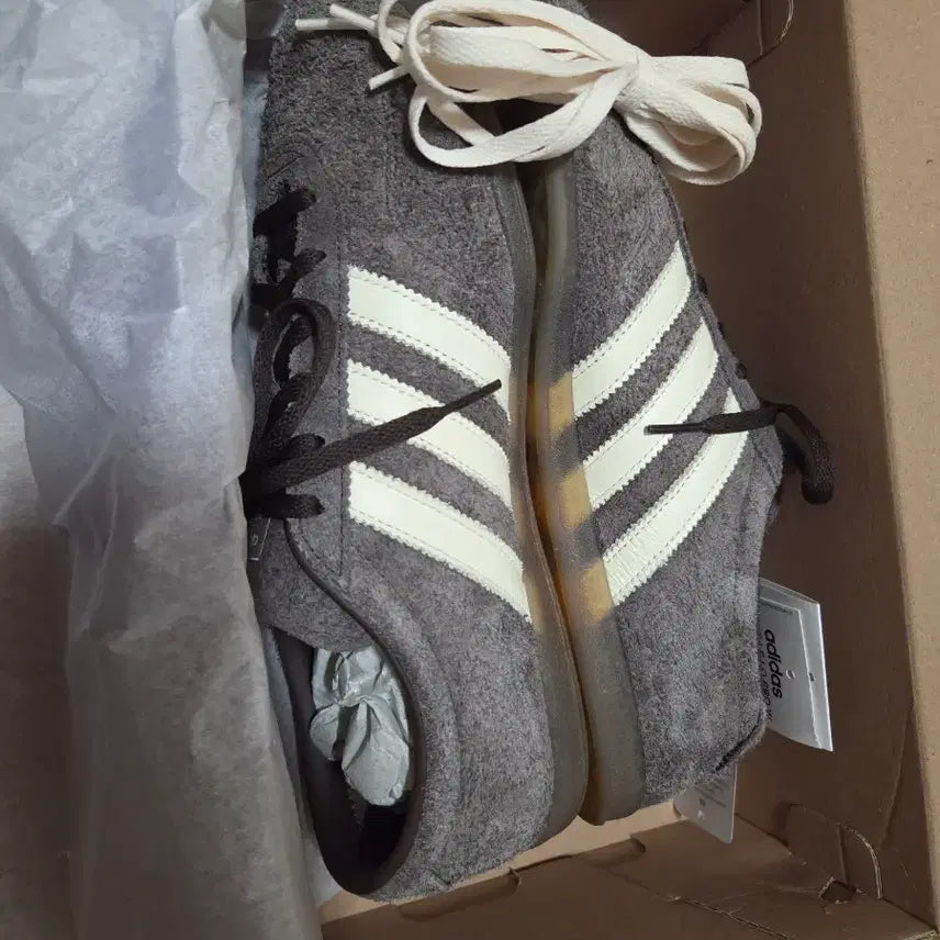 [BUNJANG] Adidas Gazelle Low Pro Dark Brown Sneakers / 가젤 로우 프로 - 다크브라운:크림화이트(260)