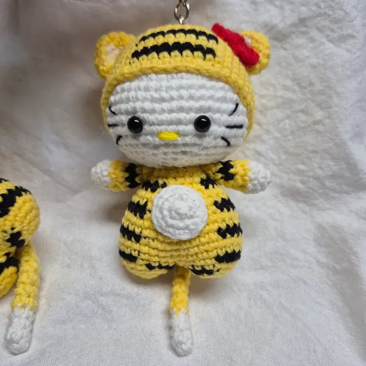 [BUNJANG] Hello Kitty Tiger Costume Keyring / 호랑이옷 입은 키티 키링