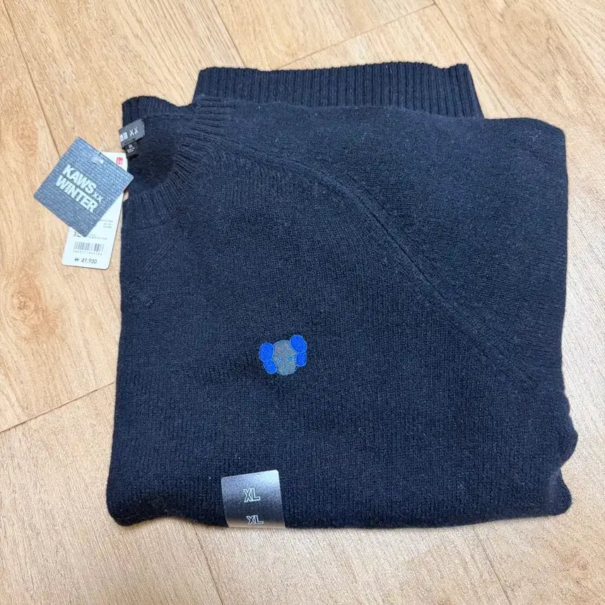 [BUNJANG] Uniqlo KAWS Lambswool Sweater Navy XL / 유니클로 카우스 램스울 스웨터 네이비 XL (새제품)
