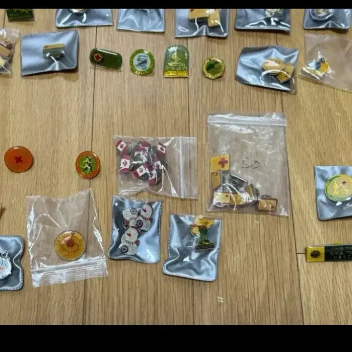 [BUNJANG] Korean Red Cross RCY Badges / 대한적십자사 배지 뱃지 rcy뱃지