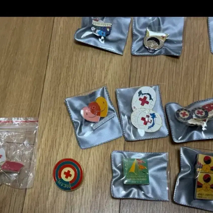 [BUNJANG] Korean Red Cross RCY Badges / 대한적십자사 배지 뱃지 rcy뱃지