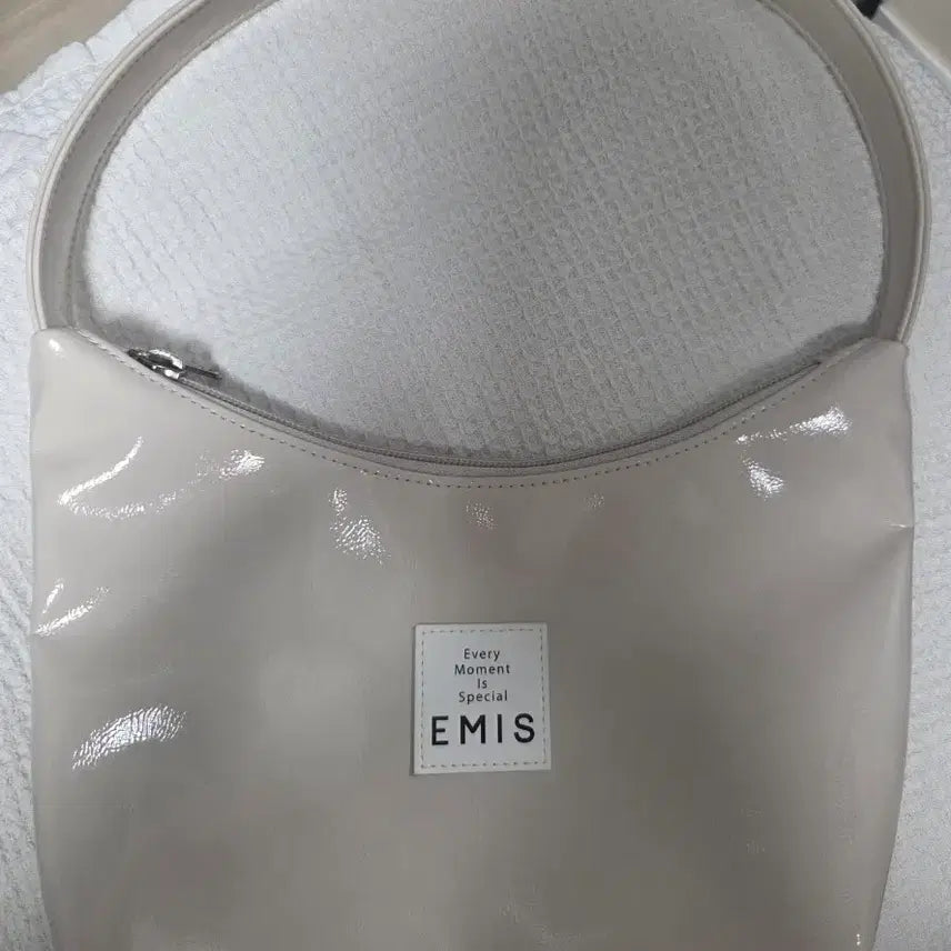 [BUNJANG] Emes Enamel Hobo Bag Cream / 이미스 에나멜 호보백 크림색상