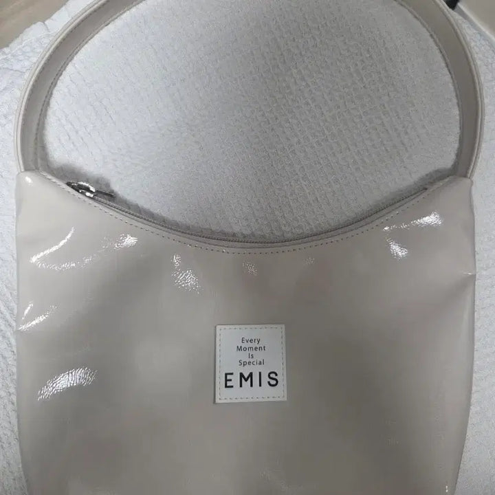 [BUNJANG] Emes Enamel Hobo Bag Cream / 이미스 에나멜 호보백 크림색상
